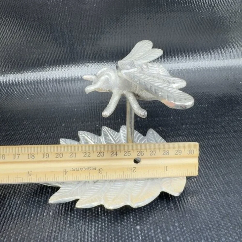 Vintage Queen Bee Wall Having Wall Decor Metal Wall Art Set 2 Bee On Leafs Decor